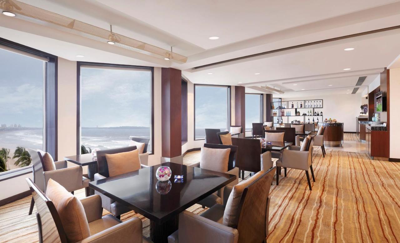 Novotel Mumbai Juhu Beach Exteriér fotografie Club Lounge at the Taj Mahal Palace