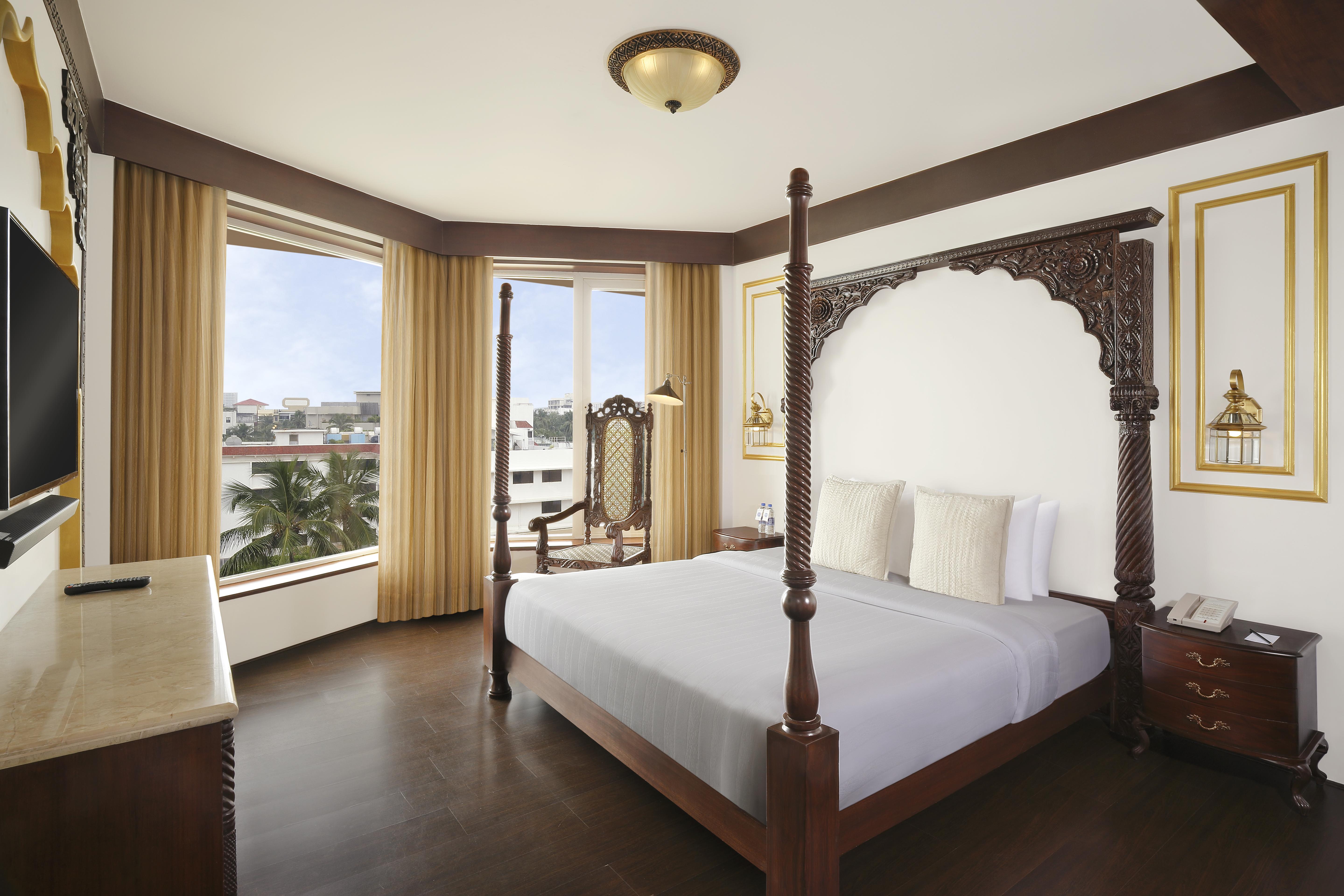 Novotel Mumbai Juhu Beach Exteriér fotografie A bedroom at the hotel