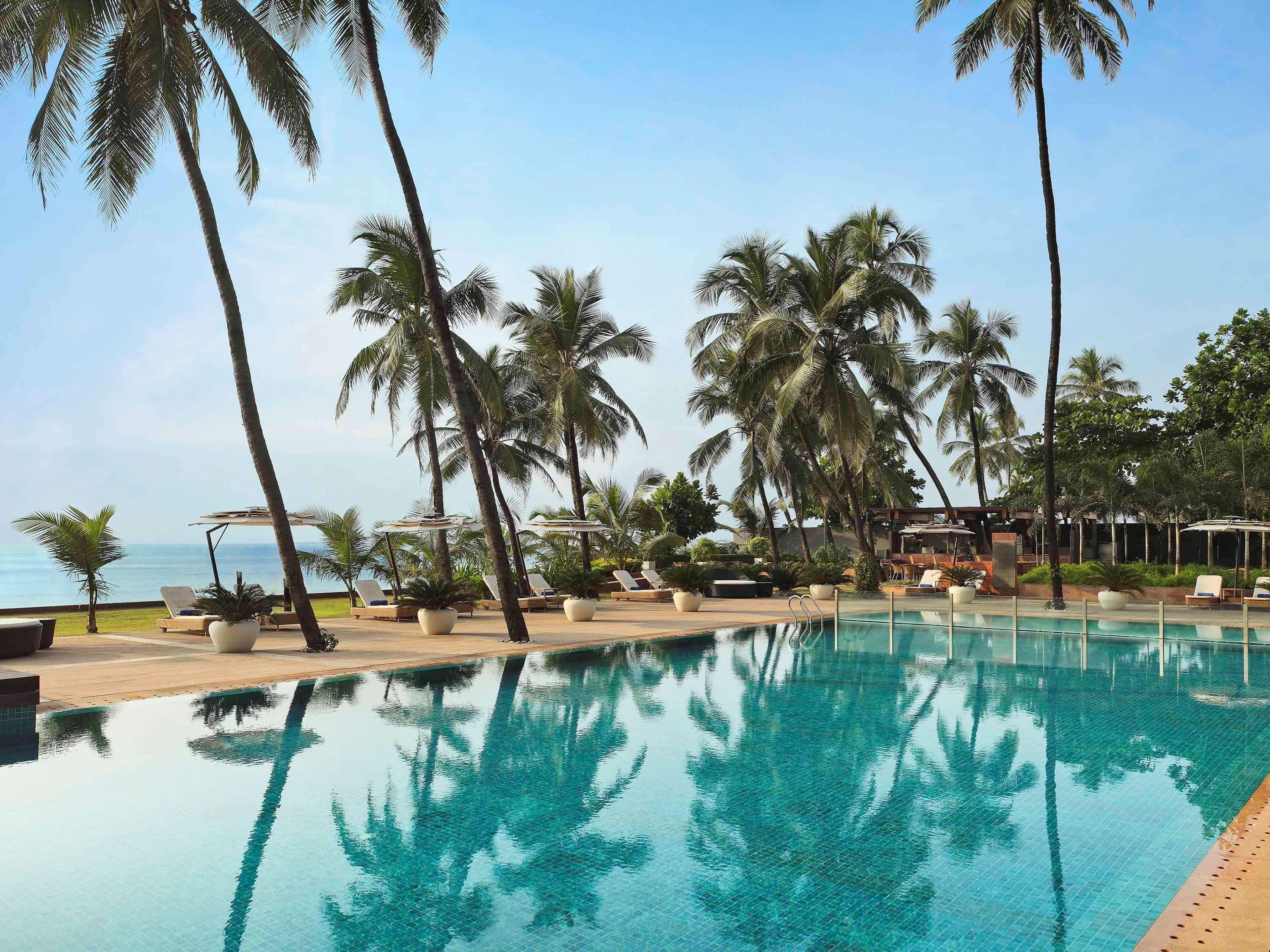 Novotel Mumbai Juhu Beach Exteriér fotografie The pool at the Taj Bengal
