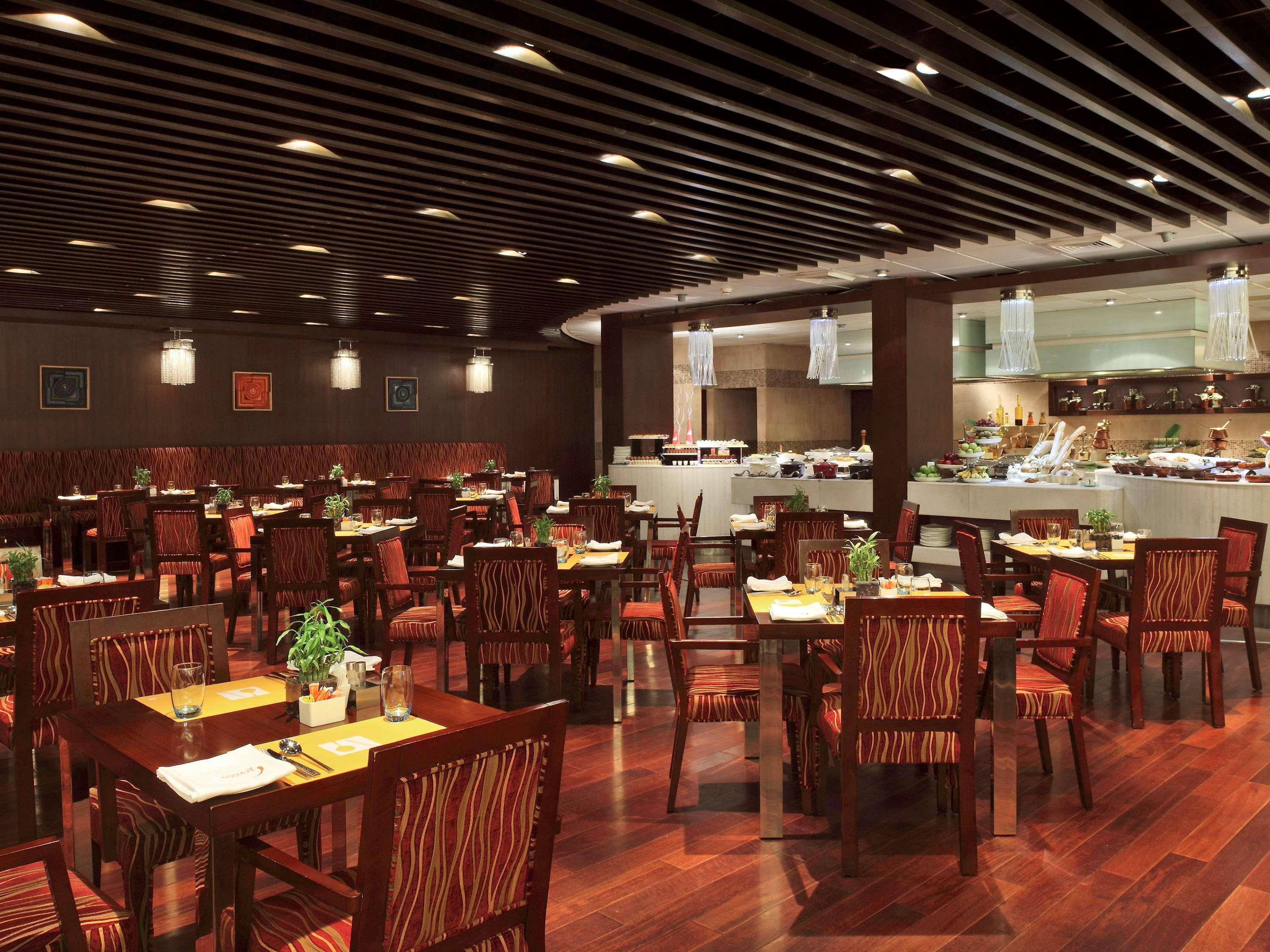 Novotel Mumbai Juhu Beach Exteriér fotografie The restaurant