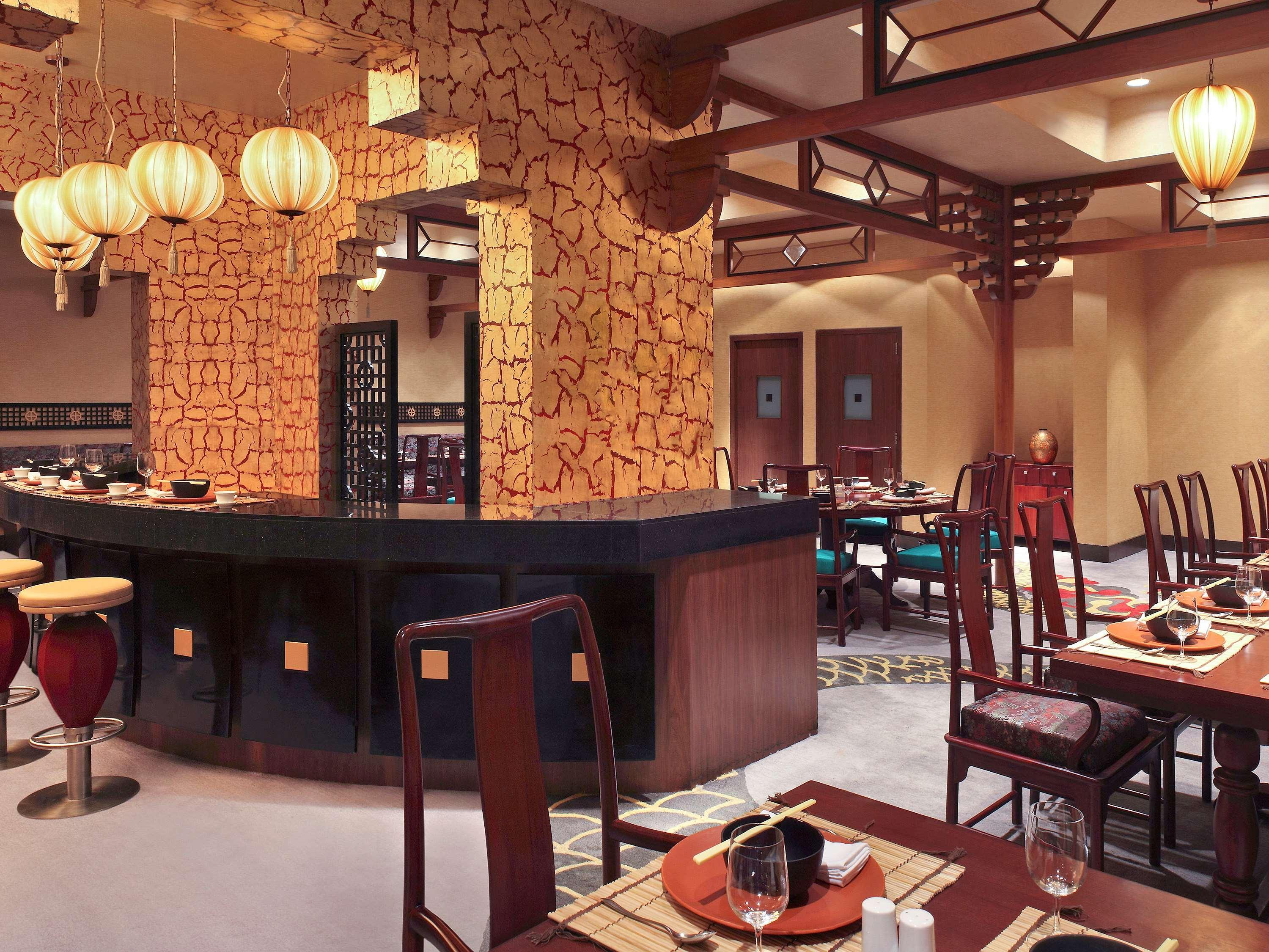 Novotel Mumbai Juhu Beach Exteriér fotografie Interior of a restaurant