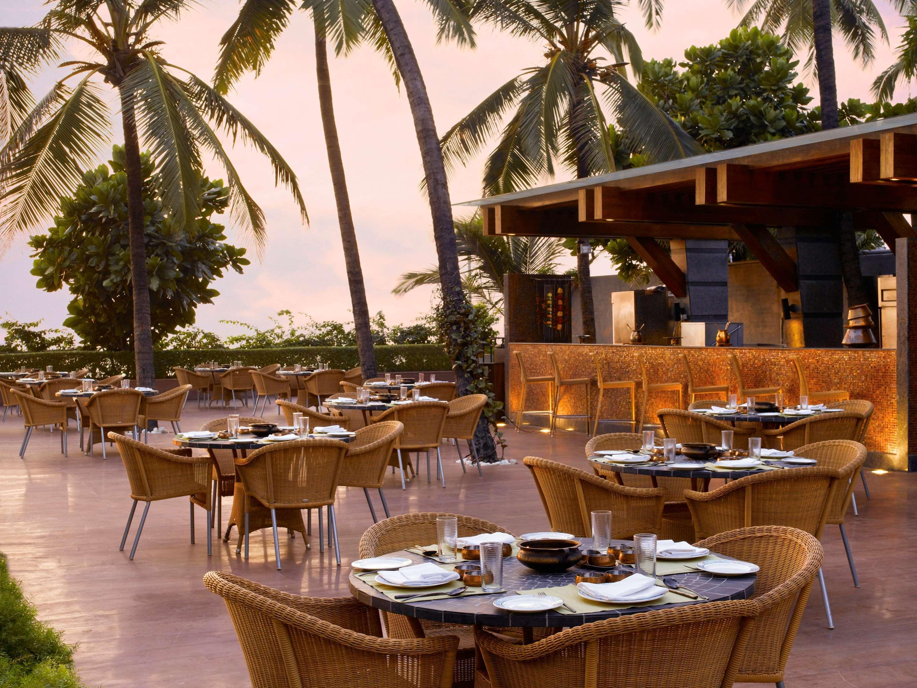 Novotel Mumbai Juhu Beach Exteriér fotografie The Park, Hyderabad
