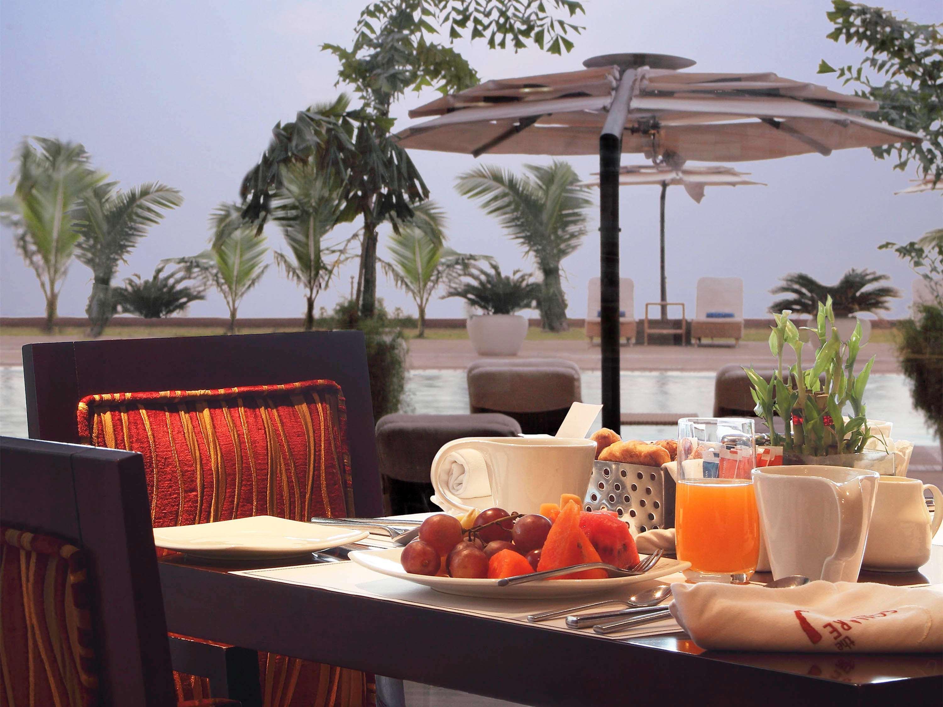 Novotel Mumbai Juhu Beach Exteriér fotografie The Park, Hyderabad