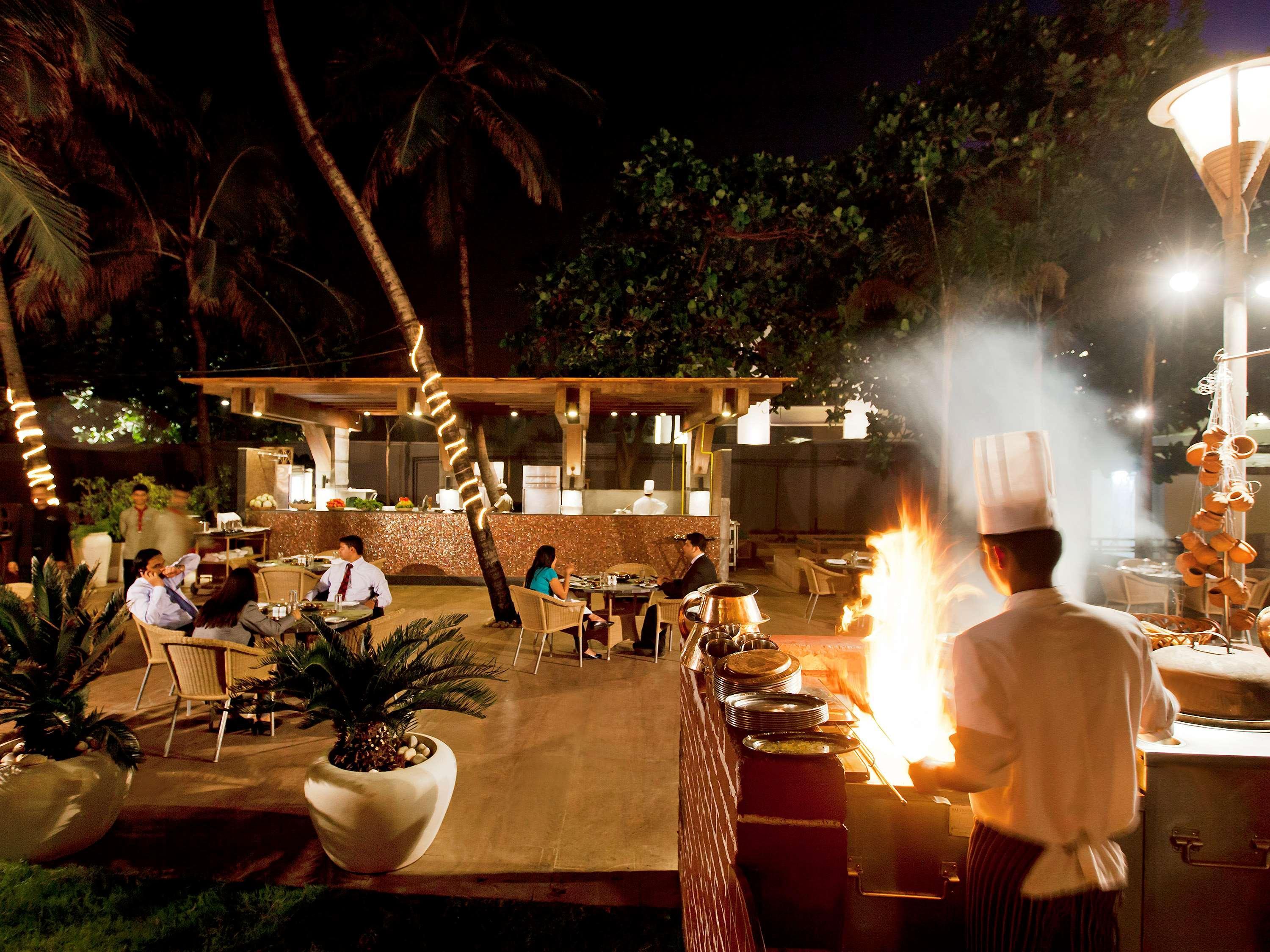 Novotel Mumbai Juhu Beach Exteriér fotografie The Park, Hyderabad