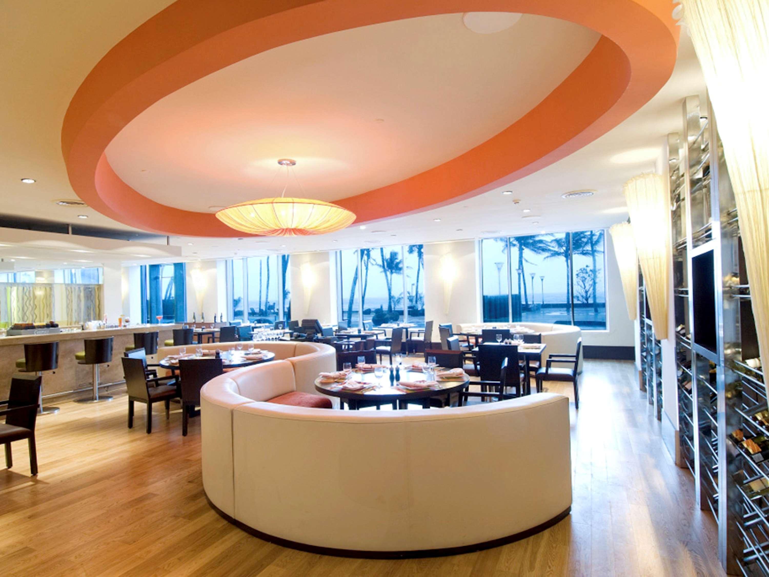 Novotel Mumbai Juhu Beach Exteriér fotografie The restaurant