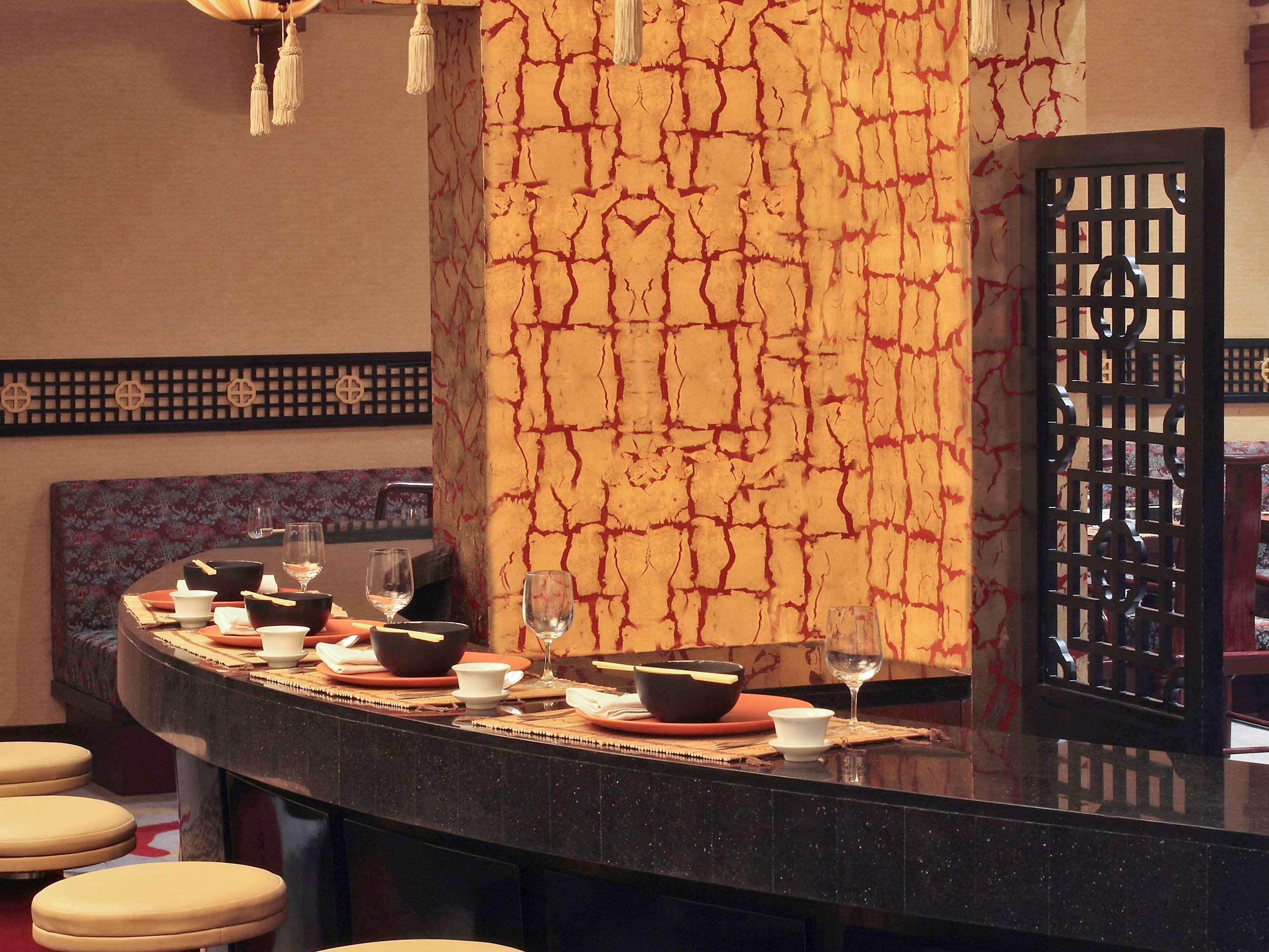 Novotel Mumbai Juhu Beach Exteriér fotografie The sushi bar at the restaurant