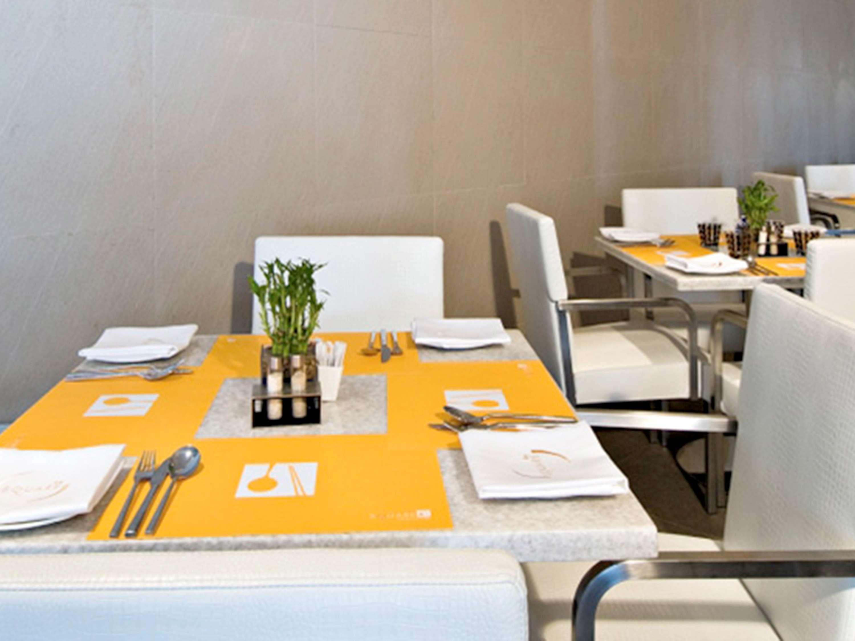 Novotel Mumbai Juhu Beach Exteriér fotografie Restaurant