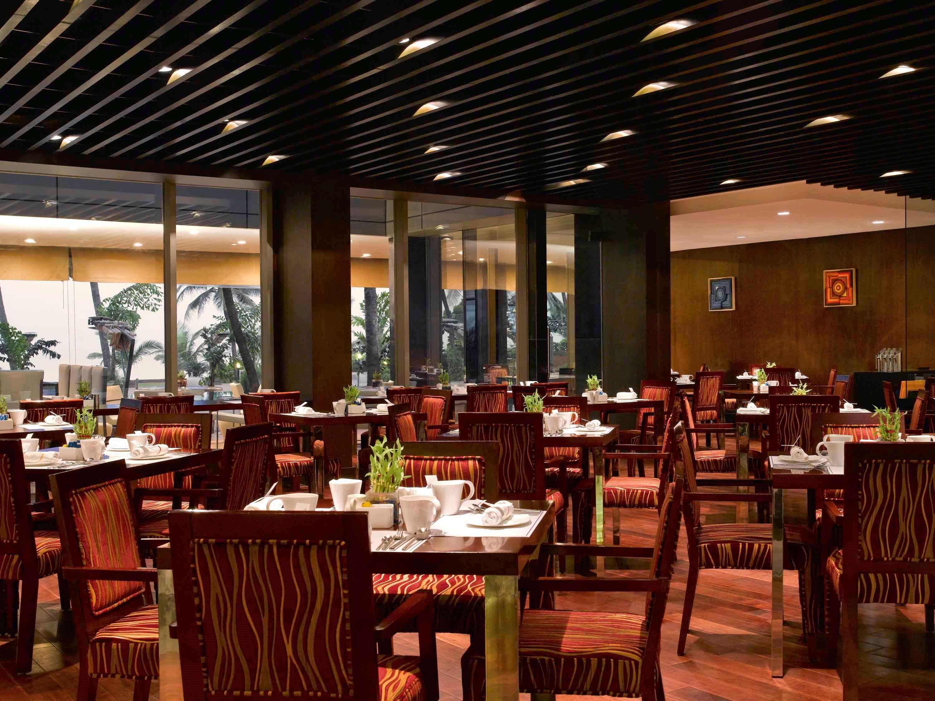 Novotel Mumbai Juhu Beach Exteriér fotografie The restaurant